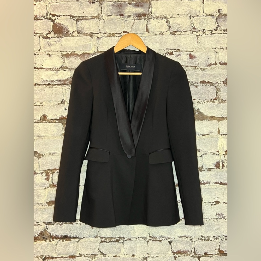 Zara Women’s Tuxedo Blazer